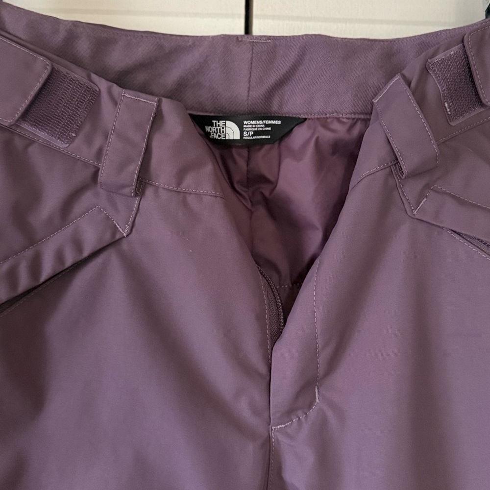 North Face Women’s Freedom Insulated Snow Pants Black Plum Purple Ski Snowboard - Picture 9 of 11